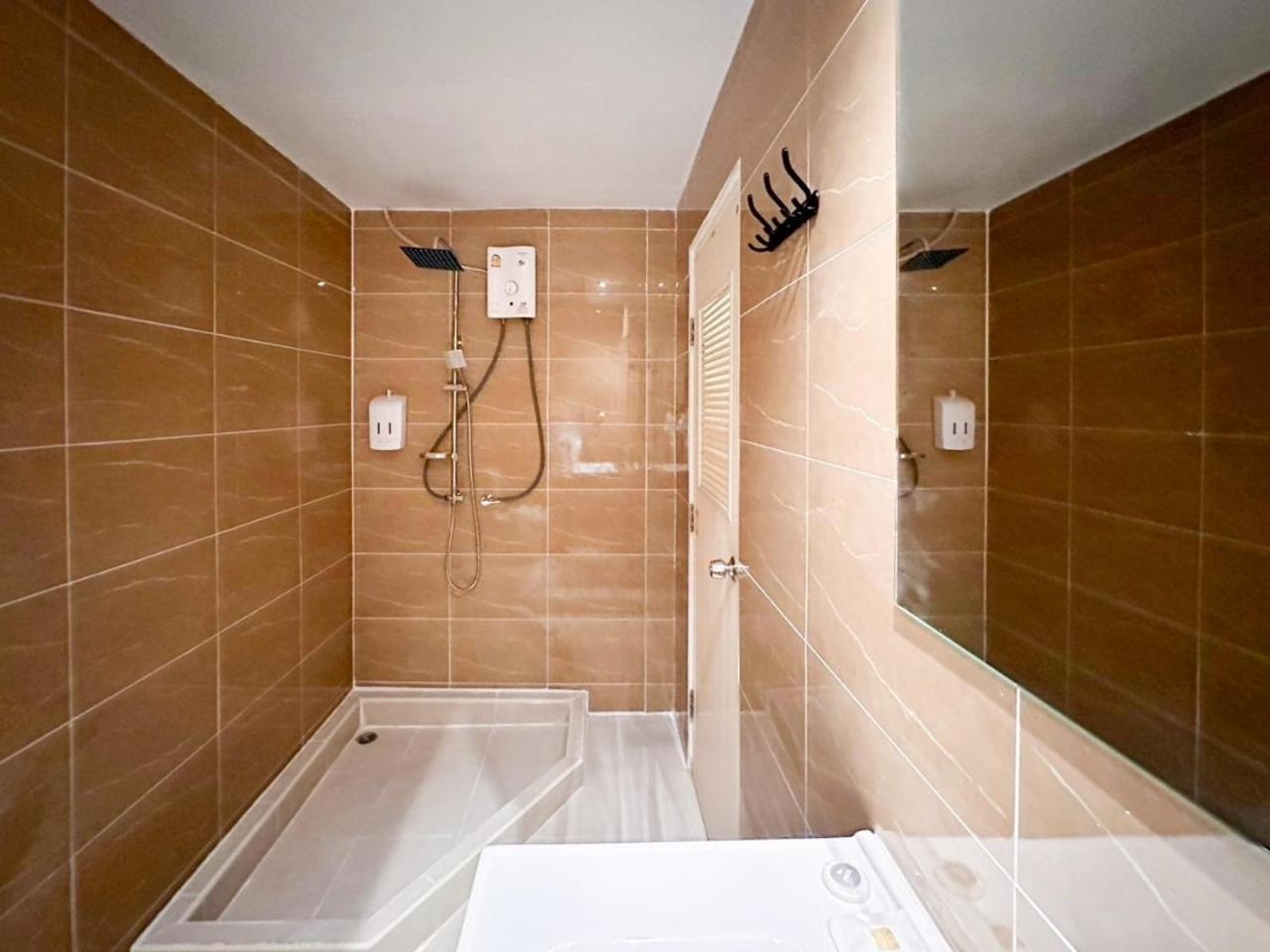 Thrive Hotel Бангкок Экстерьер фото