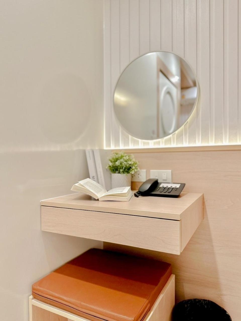 Thrive Hotel Бангкок Экстерьер фото